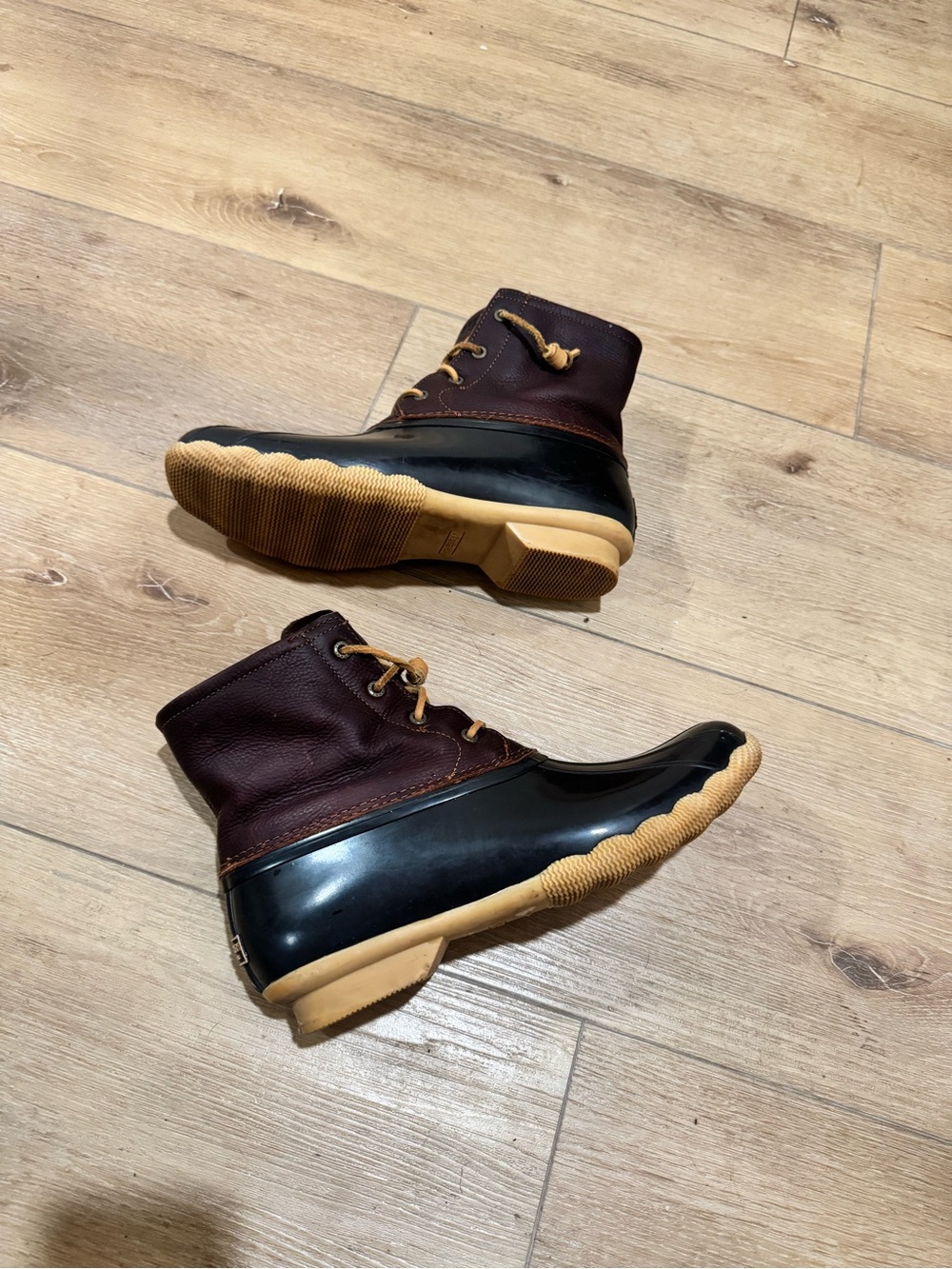 Sperry duck boots women’s size 11